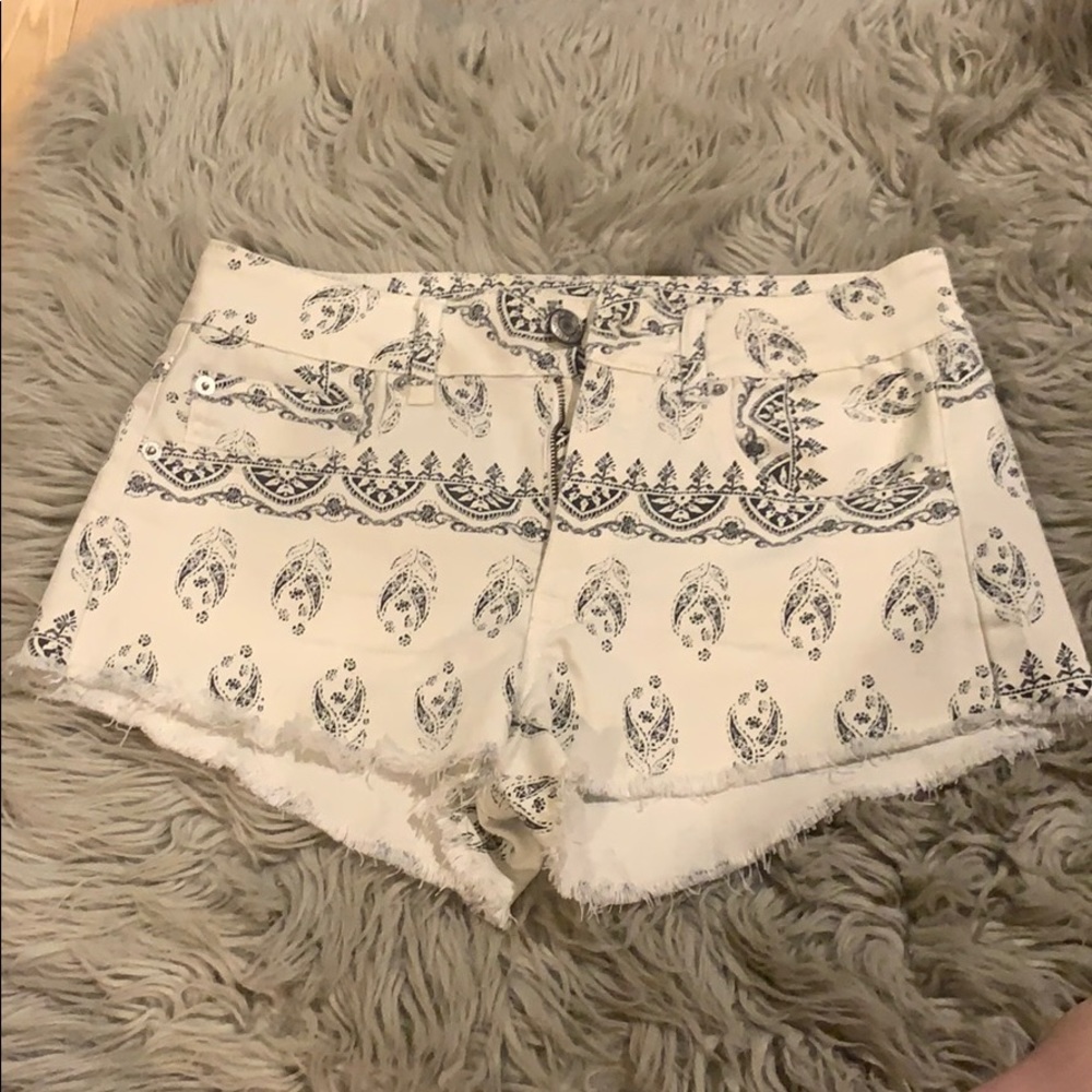 Super cute American Eagle shorts!